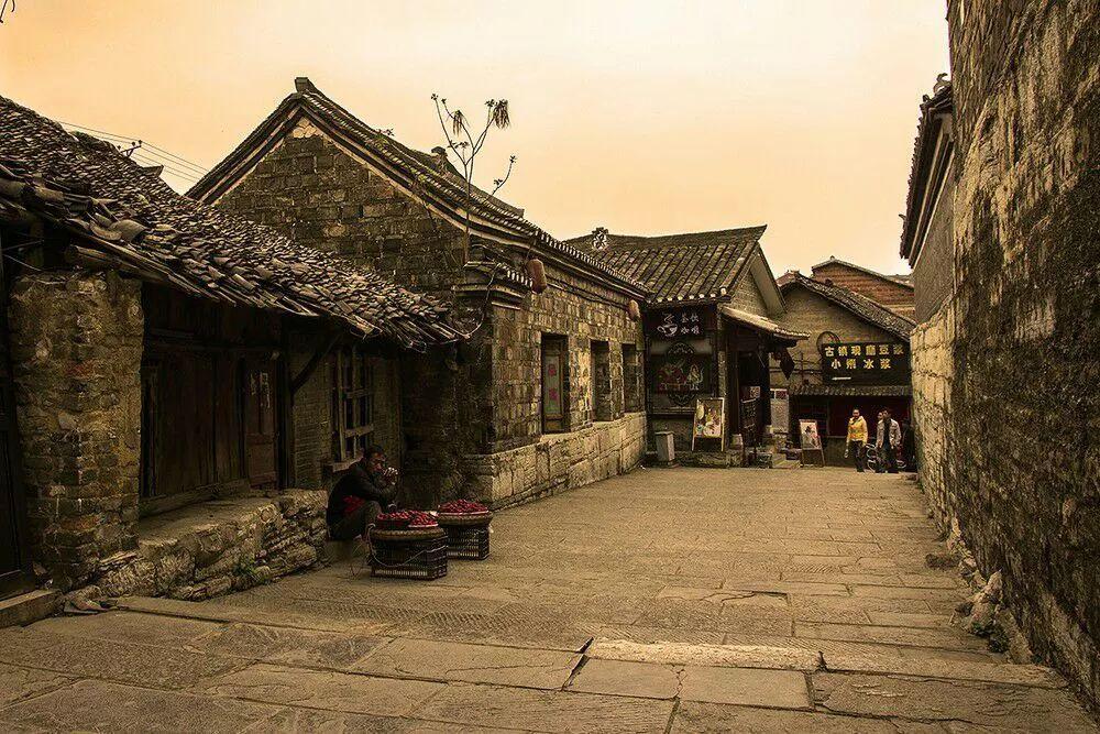 在悬崖之上中,楚良知道左轮手枪被人动了手脚吗?-专业解答你的问题